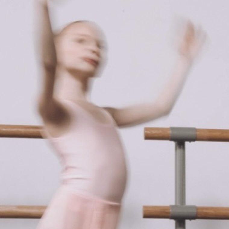 Alumna de ballet infantil en clase